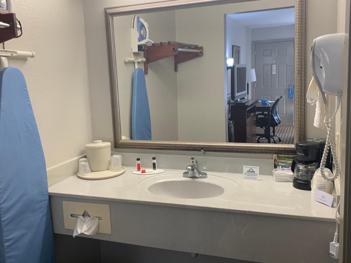 Days Inn By Wyndham Ocean Springs Εξωτερικό φωτογραφία
